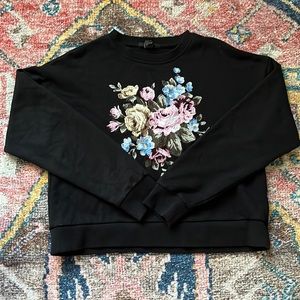 Black long sleeve sweat shirt.